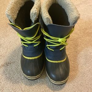 Sorel Yoot Pac Snowboots boys size 6